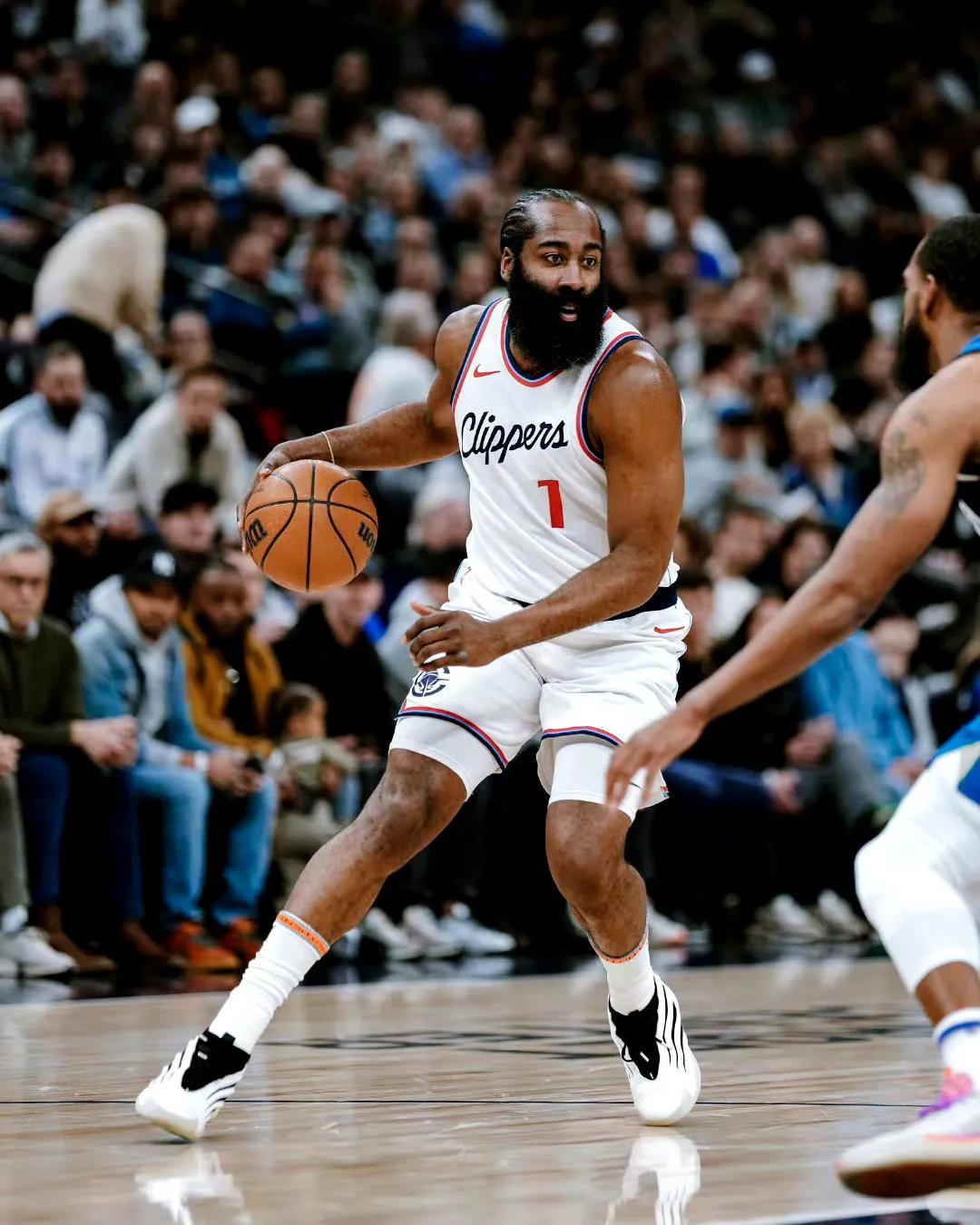 太阳城娱乐城_洛杉矶快船NBA击败太阳莱昂纳德稳定输出的简单介绍