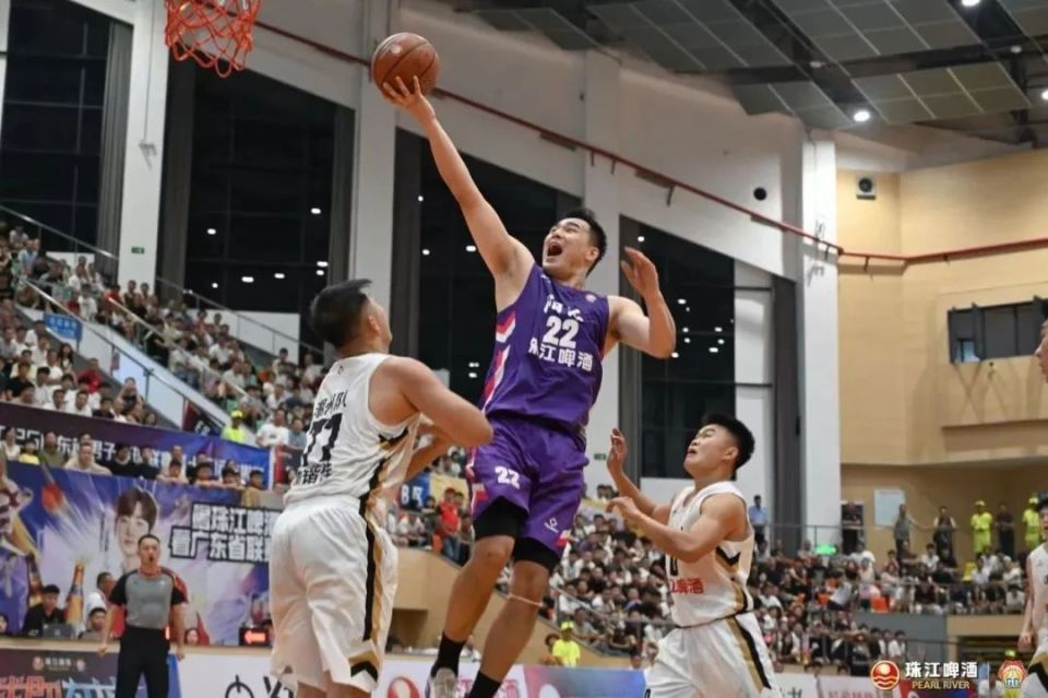 攻防两端发力，压制对手节奏